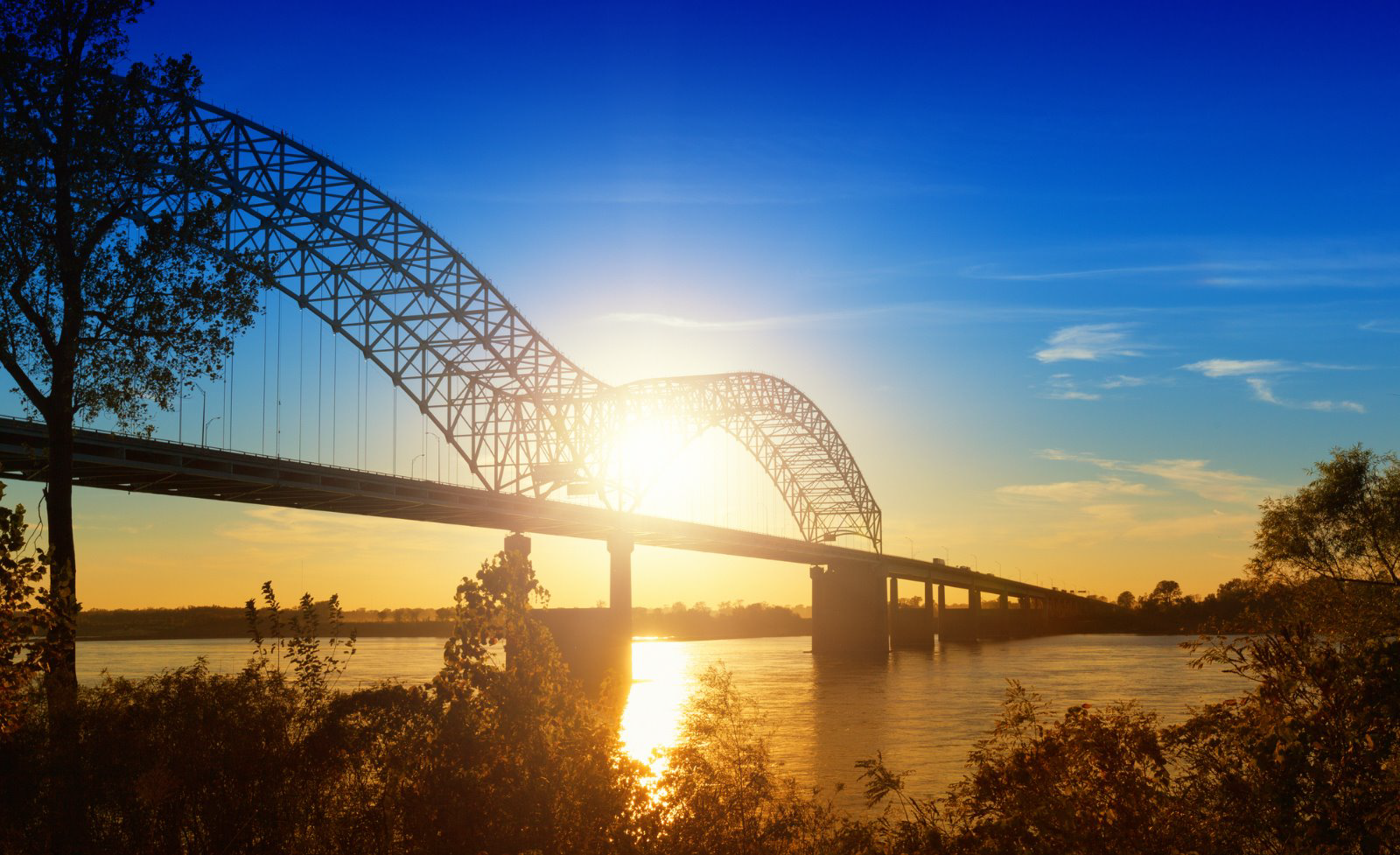 May Newsletter Featured Image: memphis-sunset-over-the-mississippi-river